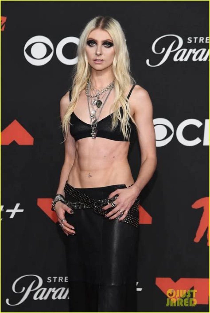 Discover Taylor Momsen Net Worth: Details About Singing, Income, Bf, Age, Career