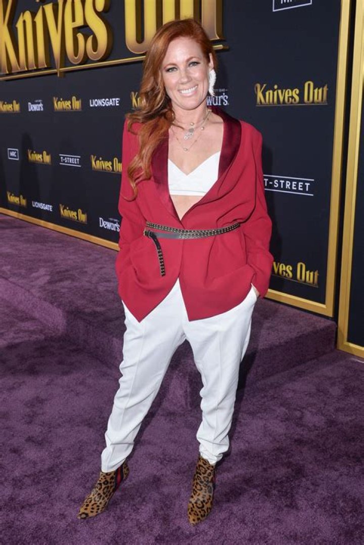 Elisa Donovan Net Worth: Details About Movie, Career, Age, Home, Income