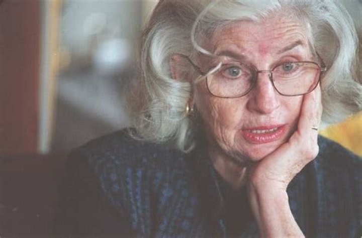 Elizabeth Moynihan, Engine of the Senator’s Success, Dies at 94