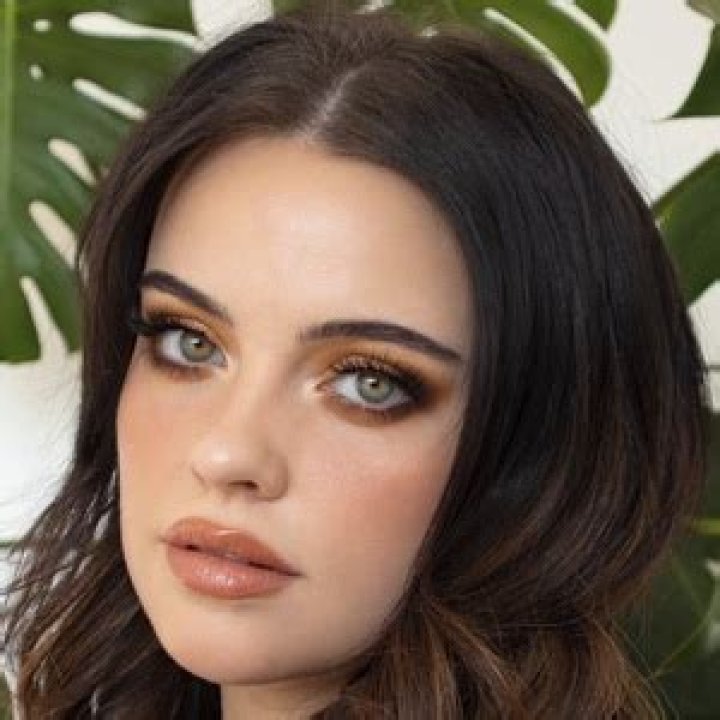 Julia Adams Obituary Edmonton, Canadian Makeup Artist and YouTuber Has Died