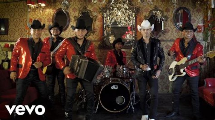 La Nueva Estrategia Tú Dices Si Te Animas Lyrics English Translation
