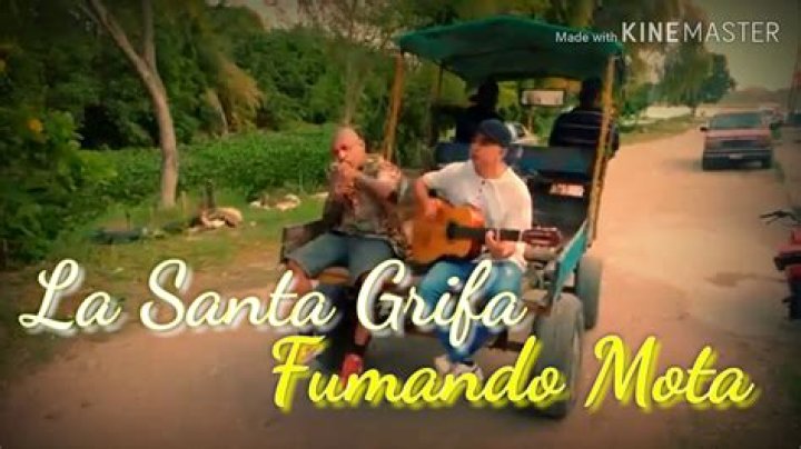 La Santa Grifa Fumando Mota Lyrics English Translation