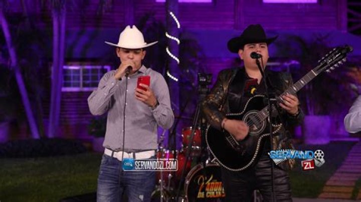 Los Juniors De Mexicali Poncho El De Chacala (En Vivo) Lyrics English Translation