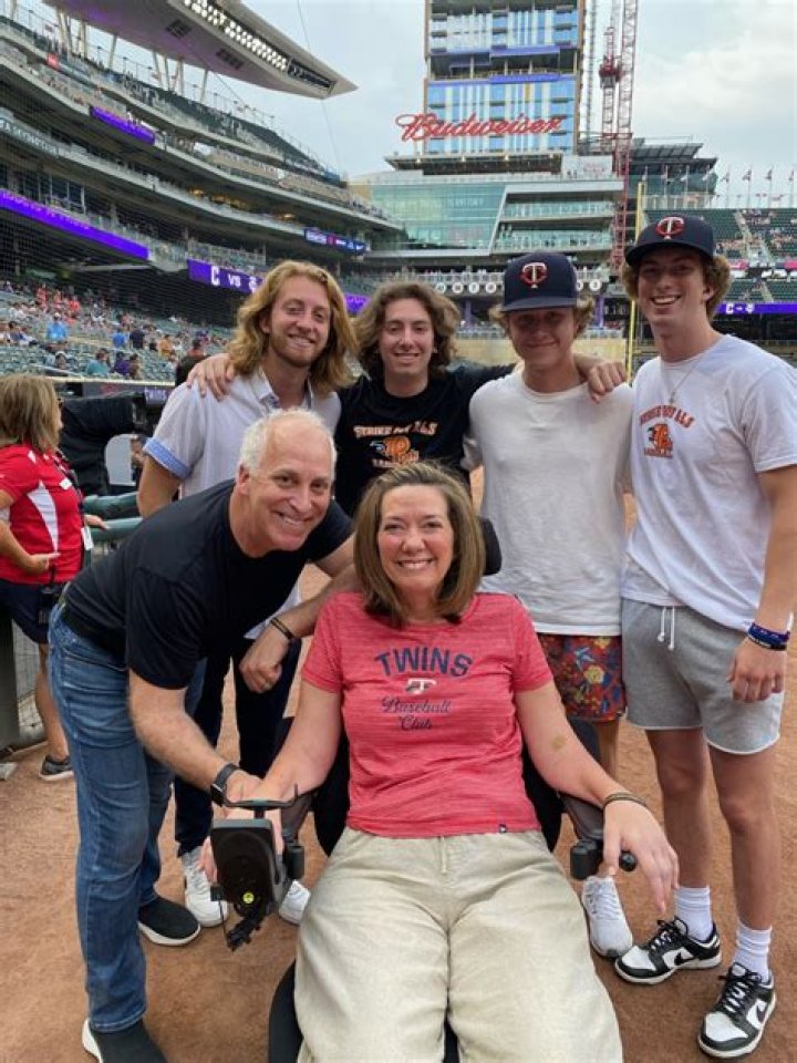 Lynn Giovannelli Obituary death news director of advancement groves academy lynn giovannell passes away