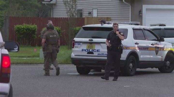 Monticello Shooting: 1 Dead, Heavy Police Presence at Fareway Stores in Monticello, Iowa