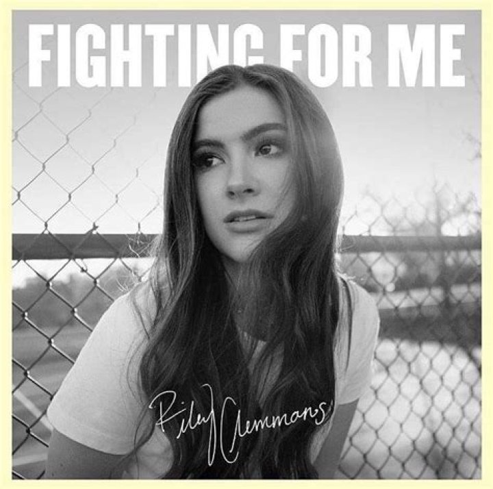 Riley Clemmons - Fighting For Me Lyrics Meaning