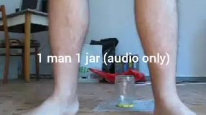 Unbelievable Spoon-Juggling Talent Goes Viral: The Sensation of the ‘1 Man 1 Jar’ Video captivates the Internet