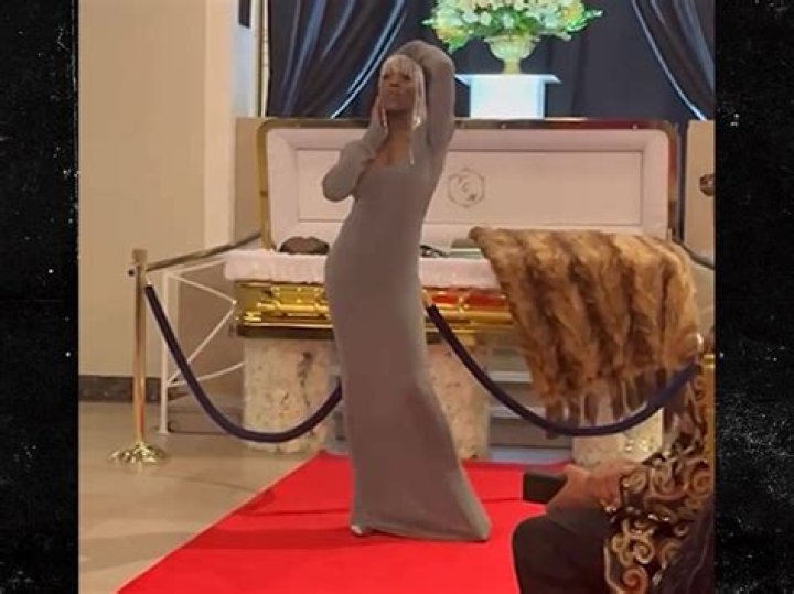 Vernest Moore Death, Designer, Model Goes Viral To Honor Dead Friend At Open