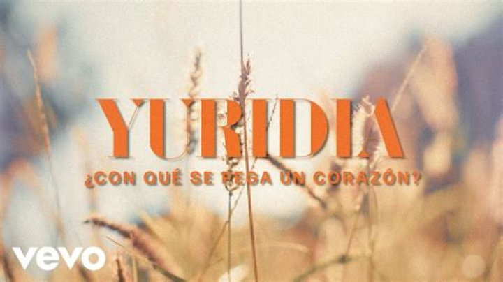 Yuridia ¿Con Qué Se Pega un Corazón? Lyrics English Translation